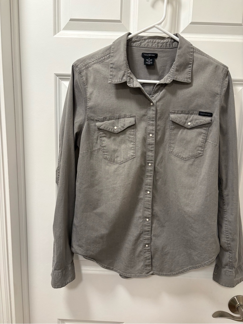 Calvin Klein Jeans Women's Light Gray Button-Down Casual Shirt